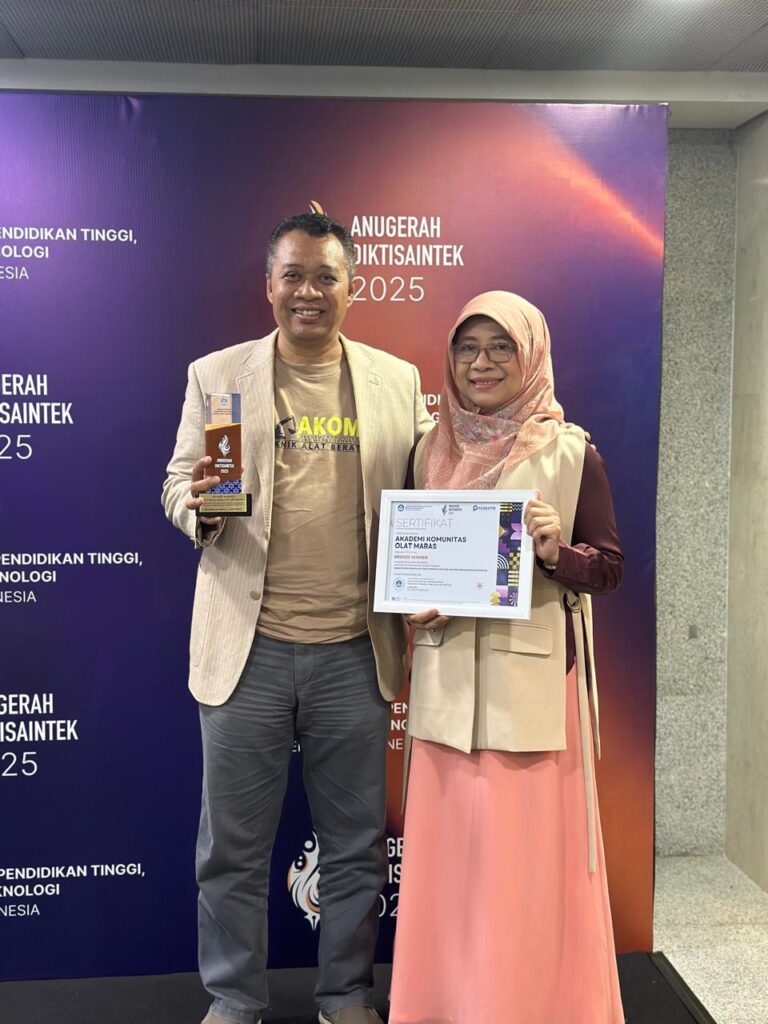 AKOM Sumbawa Raih Penghargaan Nasional dari Kementerian Diktisaintek