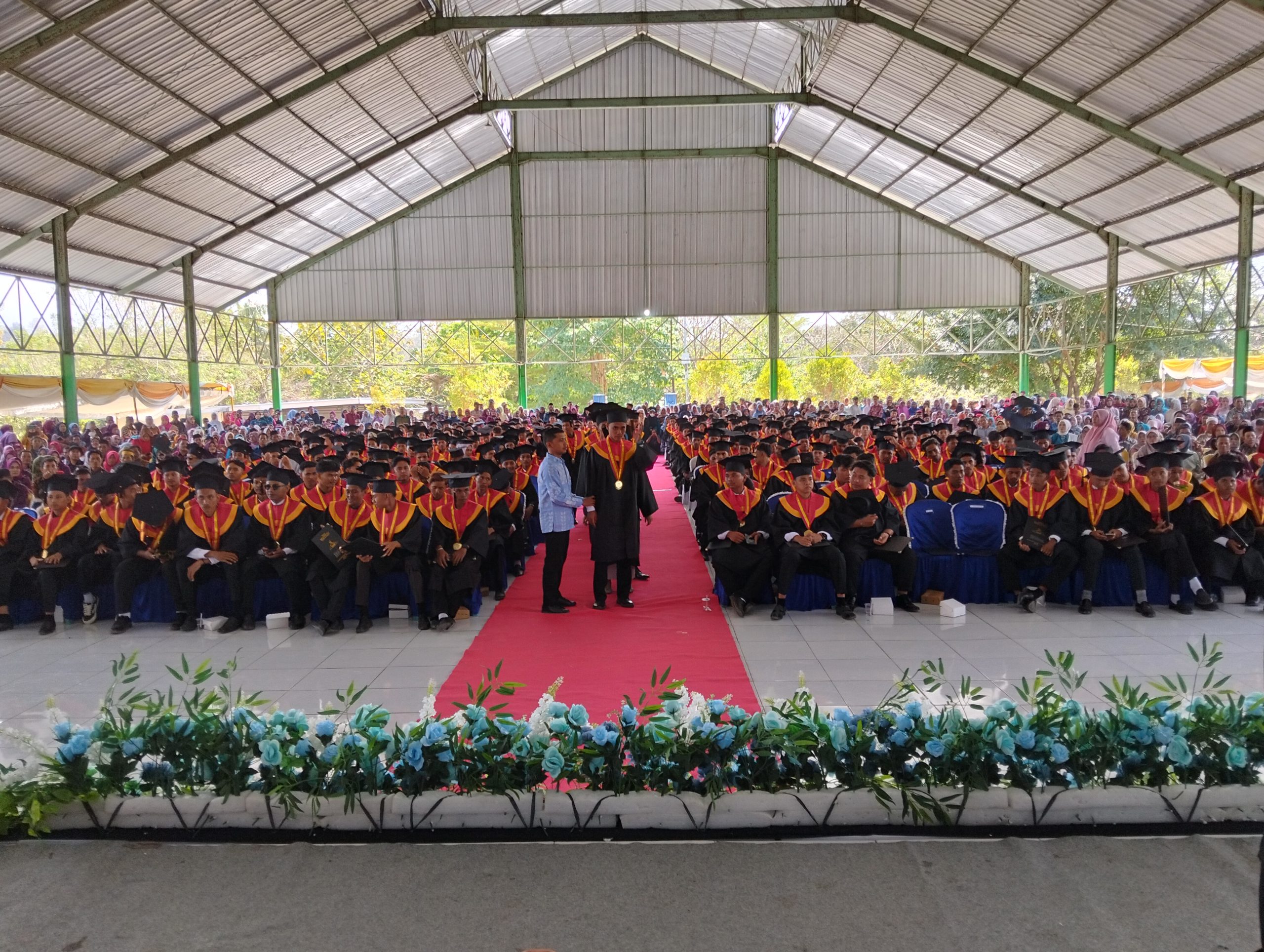 478 Wisudawan AKOM Siap Isi Dunia Kerja